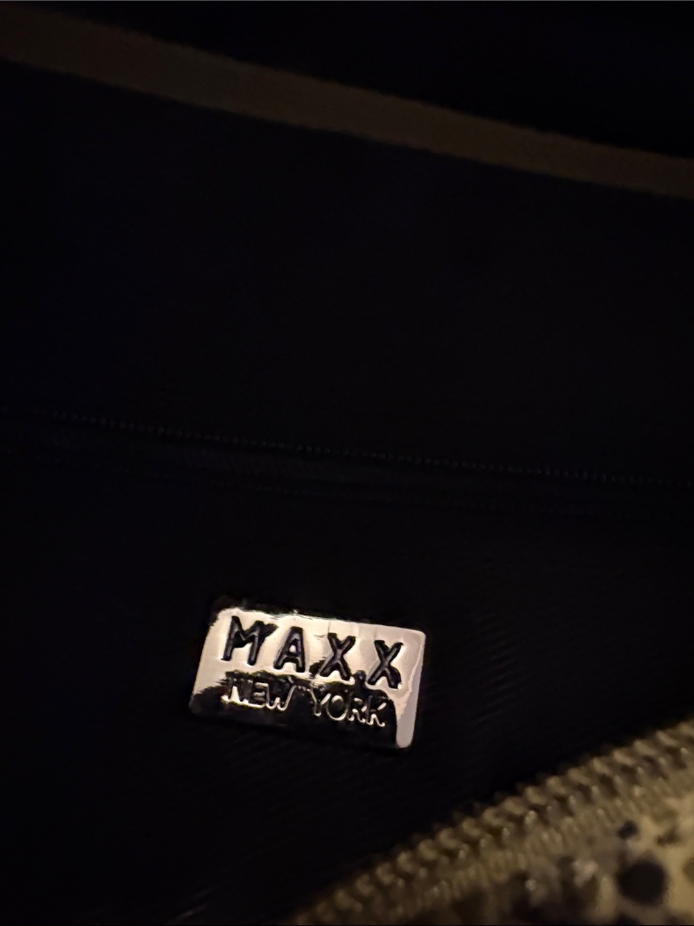 Maxx New York Snake-Print purse in Olive and Black - Picture 4 of 11
